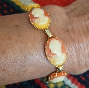 Vintage Cameo Bracelet 7" Long